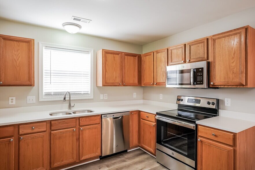 Building Photo - 3206 Hayling Dr