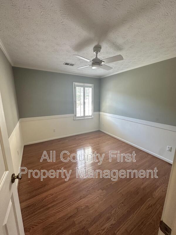 Building Photo - 5621 Shadow View Dr SW