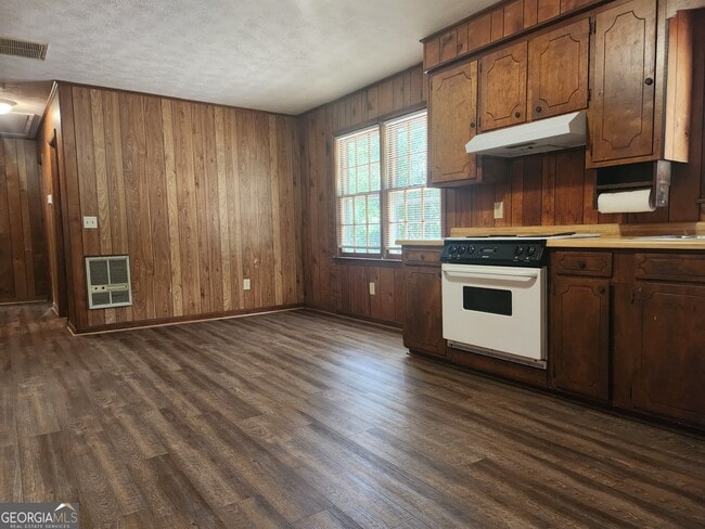Building Photo - 583 Danielsville St