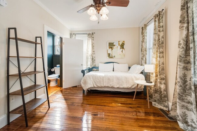 Building Photo - 220 Cleland St