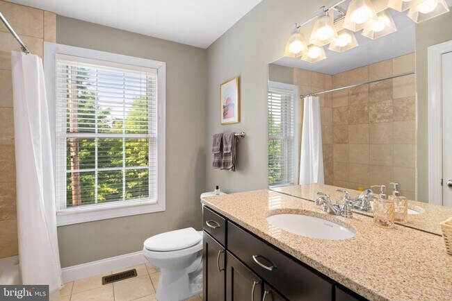 Building Photo - 1001 N 3rd St