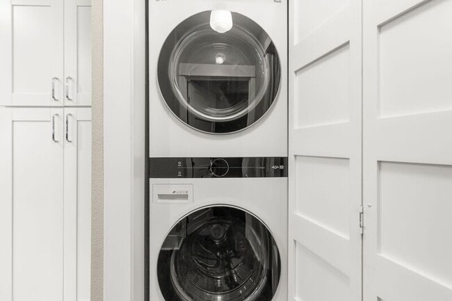 Building Photo - 5530 N Haight Ave