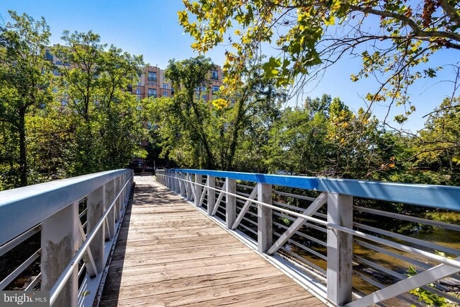 Building Photo - 2720 S Arlington Mill Dr