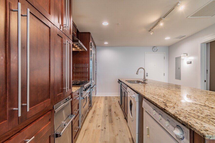 Kitchen cabinets - 1120 E Kennedy Blvd
