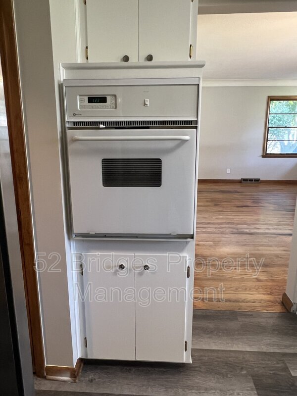 Building Photo - 3122 Shawnee Ave