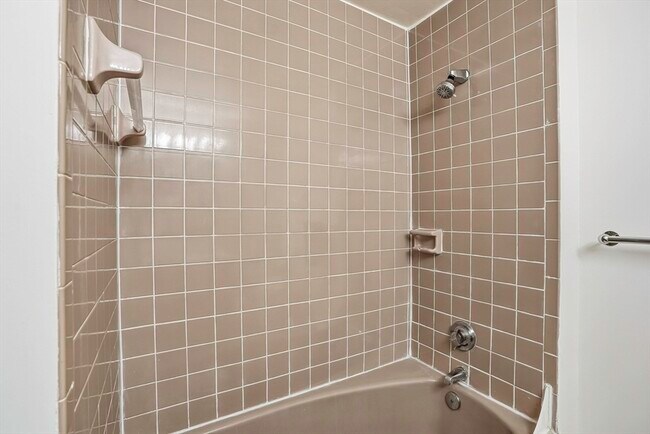 Building Photo - 59 School St