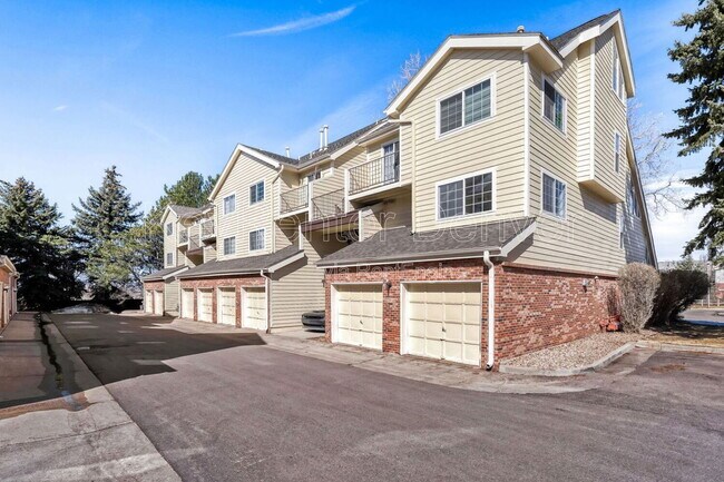 Building Photo - 13704 E Lehigh Ave