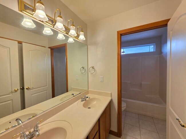 Building Photo - 3493 Hanstead St