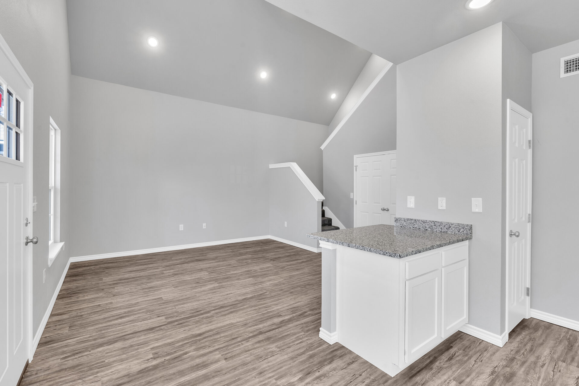 Building Photo - 213 Lomond Ave