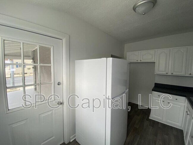 Building Photo - 340 S 2nd St