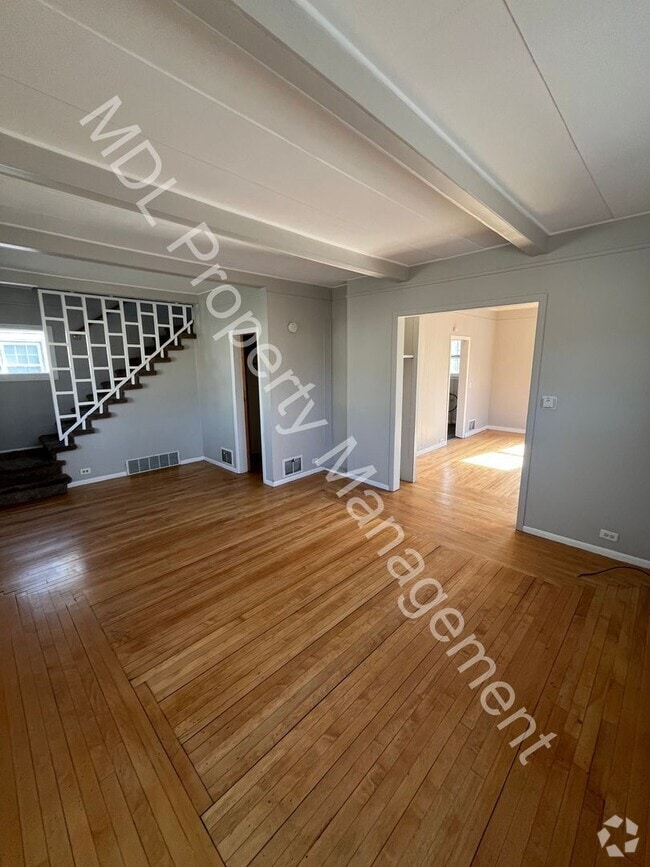 Building Photo - 3 Bedroom 1.5 Bathroom Home