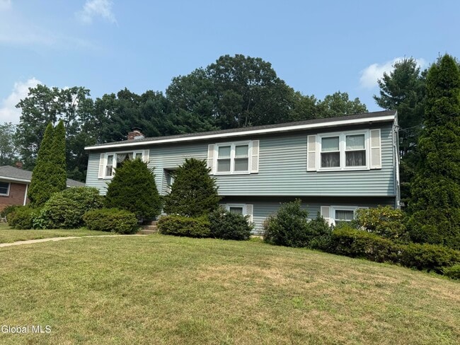 Building Photo - 12 Lakewood Dr