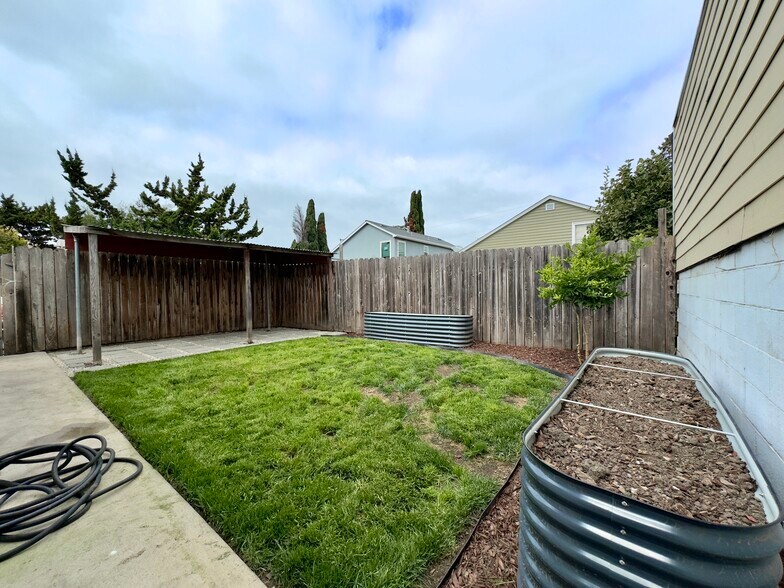 Building Photo - 2139 103rd Ave