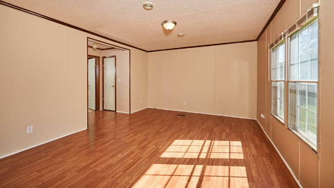 Building Photo - For Rent: Large 3BR, 2BA