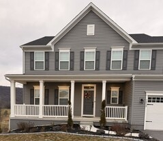 Building Photo - 3212 Vanessa Dr