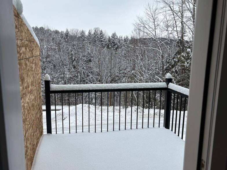 Building Photo - 867 Upper Pleasant Valley Rd