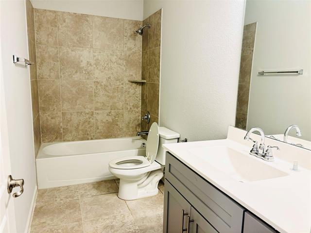 Building Photo - 4732 Bluffview Dr