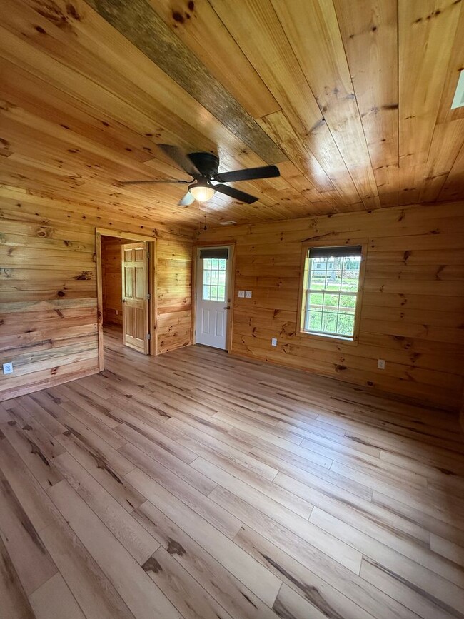 Building Photo - Updated 2 Bed 1 Bath Home in Mars Hill, NC!!