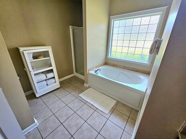 Master Bath - 200 Oxmoor Pl