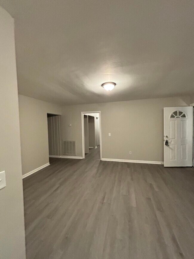 Building Photo - 2458 Leslie Cir