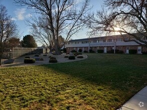 Building Photo - <b>2 Bedroom 1.5 Bath Townhome with Washer...