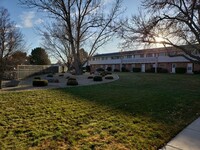 Building Photo - <b>2 Bedroom 1.5 Bath Townhome with Washer...