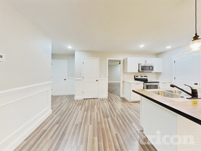 Building Photo - 19 Bloomwood Heights