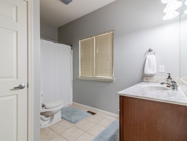 Building Photo - YEAR-ROUND - UNFURNISHED - CONDO  - WOODS ...