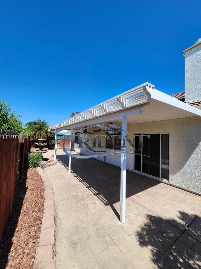 Building Photo - 3-bedroom 2-bath home with den located in Edgewater