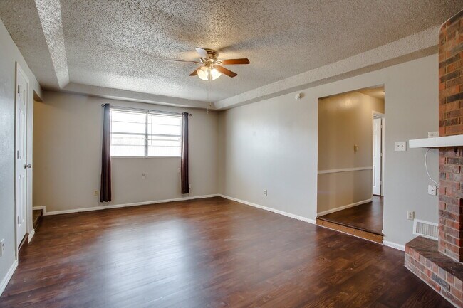 Building Photo - Updated 2 bedroom in Miller School District!