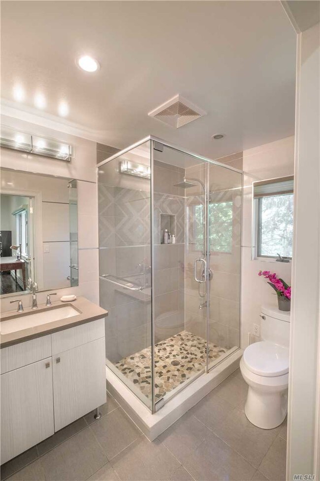 Building Photo - 38 Valley Rd