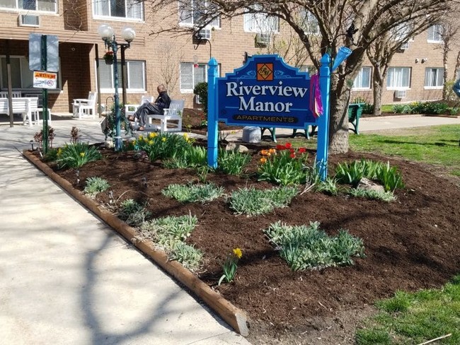 Building Photo - Riverview Manor