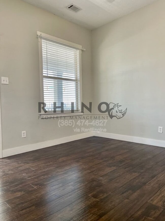 Building Photo - 576 N 400 W