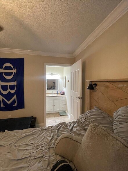 Building Photo - 9481 Highland Oak Dr