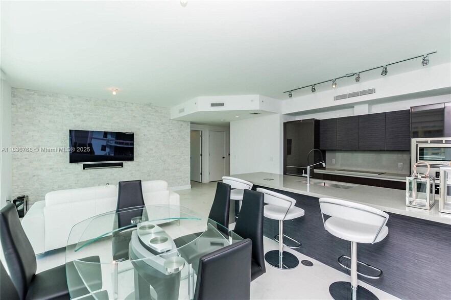 Building Photo - 1080 Brickell Ave