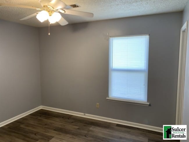 Building Photo - HOUSE: 3BR 2BA