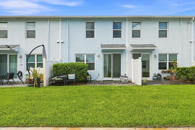 Building Photo - 6351 Sailpointe Ln