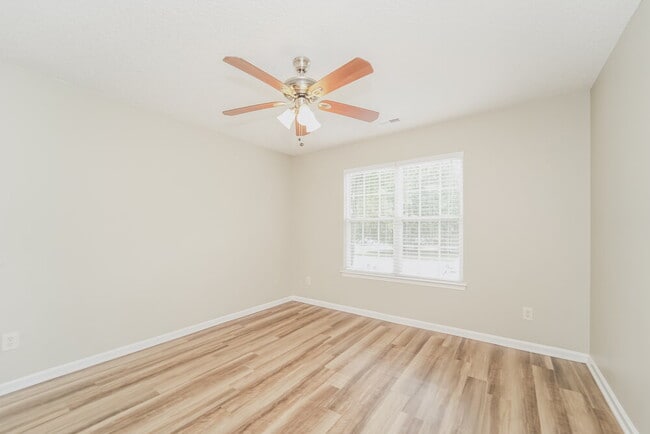 Building Photo - 6810 Hidden Forest Dr