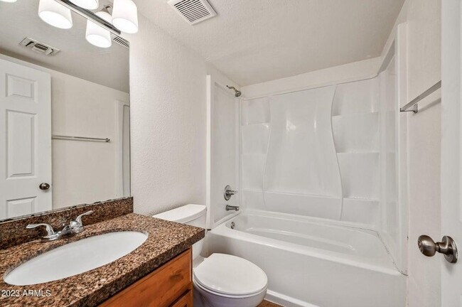 Building Photo - 6166 E Glencove St