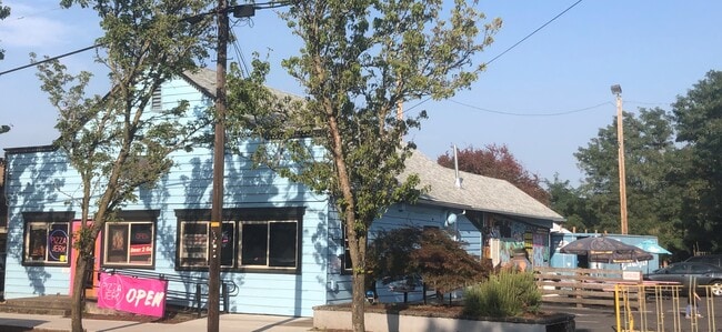 Building Photo - 3832 NE Roselawn St