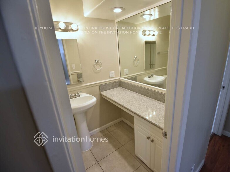 Building Photo - 13466 Almetz St