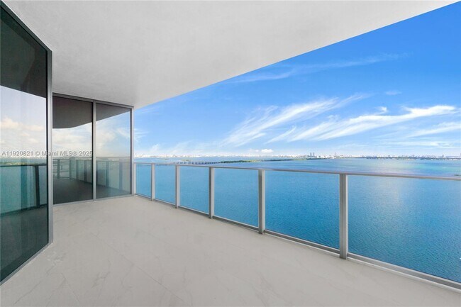 Building Photo - 700 NE 24th St