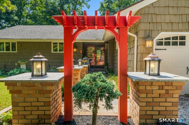 Building Photo - 92 Kenmore Rd