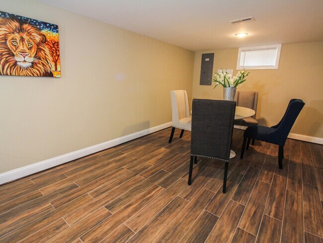 Building Photo - 2762 Cameron Rd