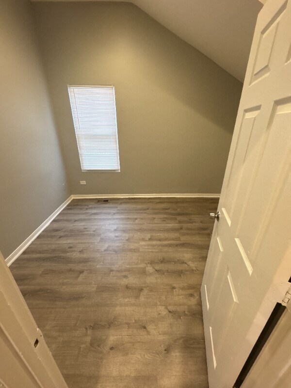 Building Photo - 5906 S La Salle St