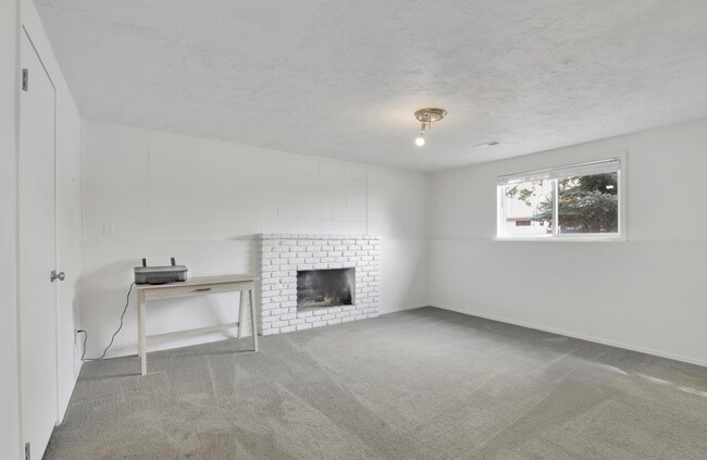 Building Photo - Charming Unfurnished Spokane Home with Large Shop in a Prime Northwest - Unfurnished