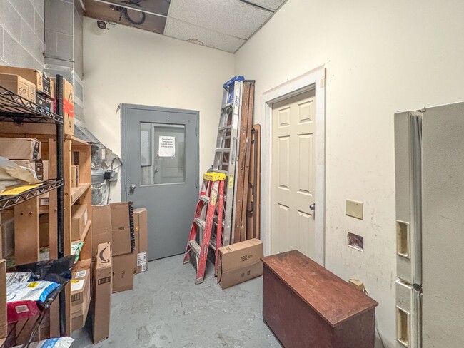 Building Photo - 2 Bed 1 Bath Condo available in Downtown N...