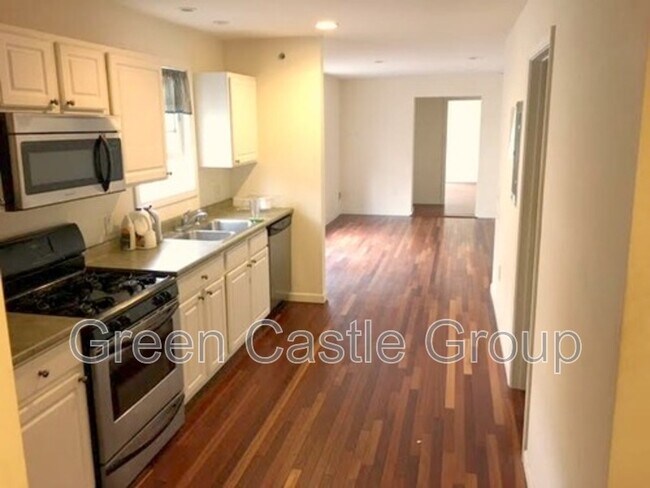Building Photo - 355 Pearl St