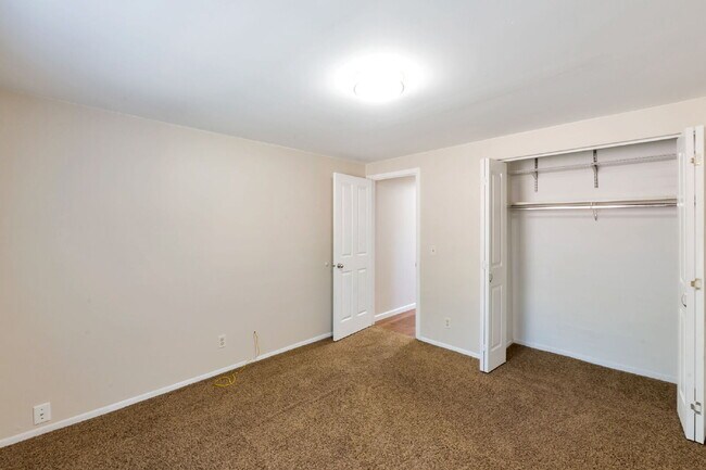 Building Photo - Sugarhouse -  2 Bed 1 Bath 1 Covered Parking