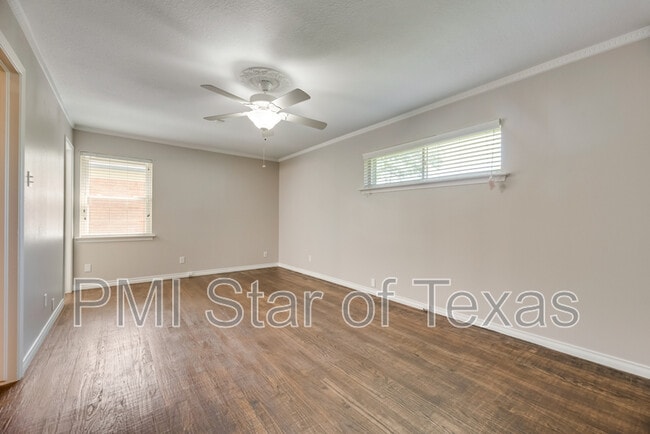 Building Photo - 11643 Rogue Way